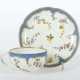 Tasse mit Unterer im Schuppendekor mit Blumenmalerei Meissen, um 1750,… - photo 1 Tasse mit Unterer im Schuppendekor mit Blumenmalerei Meissen, um 1750,… - photo 1