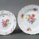 Paar Teller mit Blumendekor Meissen, 1763 - 1924, Porzellan glasiert, … - photo 1 Paar Teller mit Blumendekor Meissen, 1763 - 1924, Porzellan glasiert, … - photo 1
