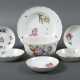 Konvolut Porzellanteile mit Blumendekor Meissen, 18/19. Jh., Porzellan… - photo 1 Konvolut Porzellanteile mit Blumendekor Meissen, 18/19. Jh., Porzellan… - photo 1