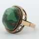 Ring mit Stein 20. Jhr., Gelbgold 585, bes. mit grünem Farbsteincaboch… - photo 1