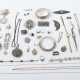Konvolut Schmuck 20. Jhr., verschiedene Teile Schmuck und Uhren, Silbe… - photo 1 Konvolut Schmuck 20. Jhr., verschiedene Teile Schmuck und Uhren, Silbe… - photo 1