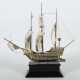 Prunkvoller Tafelaufsatz als Segelschiff Mitte 20. Jh., Silber part. v… - photo 1 Prunkvoller Tafelaufsatz als Segelschiff Mitte 20. Jh., Silber part. v… - photo 1