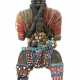 Namji-Fruchtbarkeitspuppe Kamerun, Holz geschnitzt, Figur behängt mit … - Foto 1