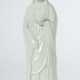 Guanyin China, 1. Hälfte 20. Jh., Weißporzellan, glasiert, Craqueléest… - Foto 1