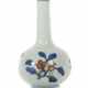Vase mit Blütendekor China, Mitte 20. Jh., Porzellan, Unterglasurdekor… - photo 1