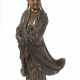Guanyin China, 2. Hälfte 19. Jh., Holz, Goldlackierung, vollplastische… - Foto 1