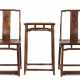 2 Jochlehn-Stühle mit Beistelltisch China, 20. Jh., Hartholz, Rundbein… - Foto 1 2 Jochlehn-Stühle mit Beistelltisch China, 20. Jh., Hartholz, Rundbein… - Foto 1