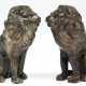 2 Bronze-Figuren "Sitzender Löwe", dunkel gefasst, Italien 1970er Jahre, H. 17,5 cm - photo 1