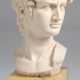 Büste "David", nach Michelangelo, weißer Gussmarmor auf Marmorsockel, Ecke mit kl. Chip, Ges.-H. 22,5 cm - фото 1 Büste "David", nach Michelangelo, weißer Gussmarmor auf Marmorsockel, Ecke mit kl. Chip, Ges.-H. 22,5 cm - фото 1