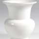 KPM-Vase "Fidibus", weiß, blaue Zeptermarke, 1. Wahl, H. 10 cm - photo 1