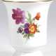 KPM-Vase, Becherform auf Fuß, mit Blumenmalerei, blaue Zeptermarke und roter Reichsapfel, unter dem Standring best., H. 9,5 cm - Foto 1 KPM-Vase, Becherform auf Fuß, mit Blumenmalerei, blaue Zeptermarke und roter Reichsapfel, unter dem Standring best., H. 9,5 cm - Foto 1