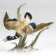 Figur "Flugente", Lorenz Hutschenreuther AG, Selb, polychrom bemalt, Entwurf Hans Achtziger, Blattspitze repariert, H. 11,5 cm - Foto 1