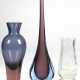 3 Murano-Vasen, blau H. 26 cm, hell mit Luftblasen H. 20 cm und lila/blau H. 36 cm - photo 1 3 Murano-Vasen, blau H. 26 cm, hell mit Luftblasen H. 20 cm und lila/blau H. 36 cm - photo 1
