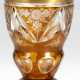 Glas, 20. Jh., bernsteinfarben überfangen, ornamental und floral geschliffen, Golddekor und breiter Goldrand, H. 13 cm - Foto 1 Glas, 20. Jh., bernsteinfarben überfangen, ornamental und floral geschliffen, Golddekor und breiter Goldrand, H. 13 cm - Foto 1