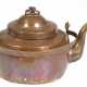 Kleiner Kupfer-Kessel, 19. Jh., Klapphenkel, Bodenrand mit Löchern, Deckel ergänzt, H. 13,5 cm - photo 1