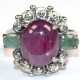 Ring, 925er Silber, großer Rubin-Cabochon flankiert von 2 Smaragden, Steine mit natürlichen Einschlüssen und Oberflächenstruktur, RG 54, Innendurchmesser 17,2 mm - photo 1