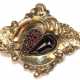 Brosche, um ca. 1880 /90, Schaumgold, wohl Silber verbödet, 1 Granat im Tropfenschliff und diverse facettierte Granate ca. 5,3 g, Maße ca. 4,4 x 3,1 cm - фото 1 Brosche, um ca. 1880 /90, Schaumgold, wohl Silber verbödet, 1 Granat im Tropfenschliff und diverse facettierte Granate ca. 5,3 g, Maße ca. 4,4 x 3,1 cm - фото 1