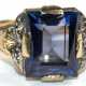 Saphir-Ring, 585er GG, besetzt mit 1 rechteckig facettiertem Saphir von 4,0 ct. (geprüft), Ges.-Gew. 3,4 g, RG 51 - photo 1