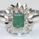 Smaragd-Brillant-Ring, 750er WG, besetzt mit 1 Smaragd im Baguetteschliff und 13 Altschliff-Brillanten von zus. ca. 0,13 ct., Ges.-Gew. 3,8 g, RG 56 - фото 1 Smaragd-Brillant-Ring, 750er WG, besetzt mit 1 Smaragd im Baguetteschliff und 13 Altschliff-Brillanten von zus. ca. 0,13 ct., Ges.-Gew. 3,8 g, RG 56 - фото 1