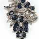 Saphir-Diamant-Brosche/Anhänger in Form einer Weintraube, 14 k WG, ausgefasst mit 15 oval facettierten Saphiren und Diamantbesatz, beweglich montiert, unterkadert, mit Broschierung und Klappöse, Ges.-Gew. 10,07 g. L. 3,7… - фото 1 Saphir-Diamant-Brosche/Anhänger in Form einer Weintraube, 14 k WG, ausgefasst mit 15 oval facettierten Saphiren und Diamantbesatz, beweglich montiert, unterkadert, mit Broschierung und Klappöse, Ges.-Gew. 10,07 g. L. 3,7… - фото 1