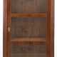 Kleine Biedermeier-Vitrine, Mahagoni furniert, 1 sprossenverglaste Tür, 2 Einlegeböden, Gebrauchspuren, kl. Furnierschäden, 129x68x38 cm - Foto 1 Kleine Biedermeier-Vitrine, Mahagoni furniert, 1 sprossenverglaste Tür, 2 Einlegeböden, Gebrauchspuren, kl. Furnierschäden, 129x68x38 cm - Foto 1