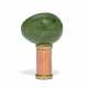 AN IMPERIAL TWO-COLOUR GOLD-MOUNTED GUILLOCHÉ ENAMEL AND NEPHRITE PARASOL HANDLE - Foto 1 AN IMPERIAL TWO-COLOUR GOLD-MOUNTED GUILLOCHÉ ENAMEL AND NEPHRITE PARASOL HANDLE - Foto 1