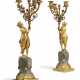 A PAIR OF LATE LOUIS XVI ORMOLU AND BLEU TURQUIN THREE-LIGHT CANDELABRA - Foto 1