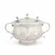 A VICTORIAN ROYAL SILVER PORRINGER AND COVER - photo 1 A VICTORIAN ROYAL SILVER PORRINGER AND COVER - photo 1