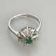 Zierlicher Smaragdring mit Diamantbesatz - Weißgol… - photo 1