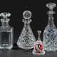 Drei Karaffen und eine Tischglocke - photo 1