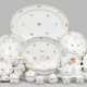 Umfangreiches Tafel-Teilservice mit Dekor "Streublume" - photo 1