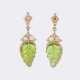 Paar Peridot Ohrhänger 'Leaf Cut' mit Diamant-Besatz. - Foto 1