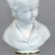 "Mädchen-Büste", Unterweißbach, 2. Hälfte 20. Jh., Biskuitporzellan, runder Sockel weiß glasiert mit Goldrändern, H. 19,5 cm - Foto 1 "Mädchen-Büste", Unterweißbach, 2. Hälfte 20. Jh., Biskuitporzellan, runder Sockel weiß glasiert mit Goldrändern, H. 19,5 cm - Foto 1