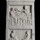 Antike Grabstele. Römisches Reich, wohl westliche Schwarzmeerküste, 2. Jahrhundert n. Chr. - Foto 1