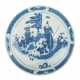 Blau-weisser Teller aus Porzellan. CHINA, 18./19. Jahrhundert. - Foto 1