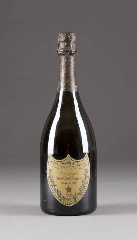 Шампанское: heidsieck monopole 1907. Monopole heidsieck premium cuvee. Старинные бутылки. Клико шампанское 19 века. Дорогие старинные бутылки.