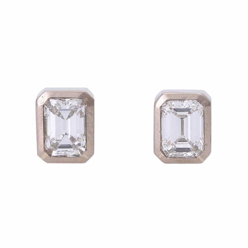 Pair Of Diamond Stud Earrings 1 3 Ct Auction Catalog Art