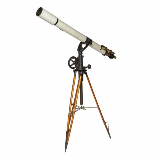 TELESCOPE "CARL ZEISS JENA" IN THE ORIGINAL CASE — buy at online auction at  VERYIMPORTANTLOT.com. Auction catalog "Art, antiques, jewelry, design" from  22.03.2019: photo, price auction lot 3009
