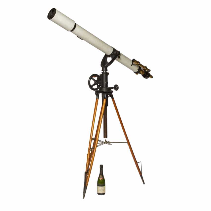TELESCOPE "CARL ZEISS JENA" IN THE ORIGINAL CASE. Auction catalog "Art
