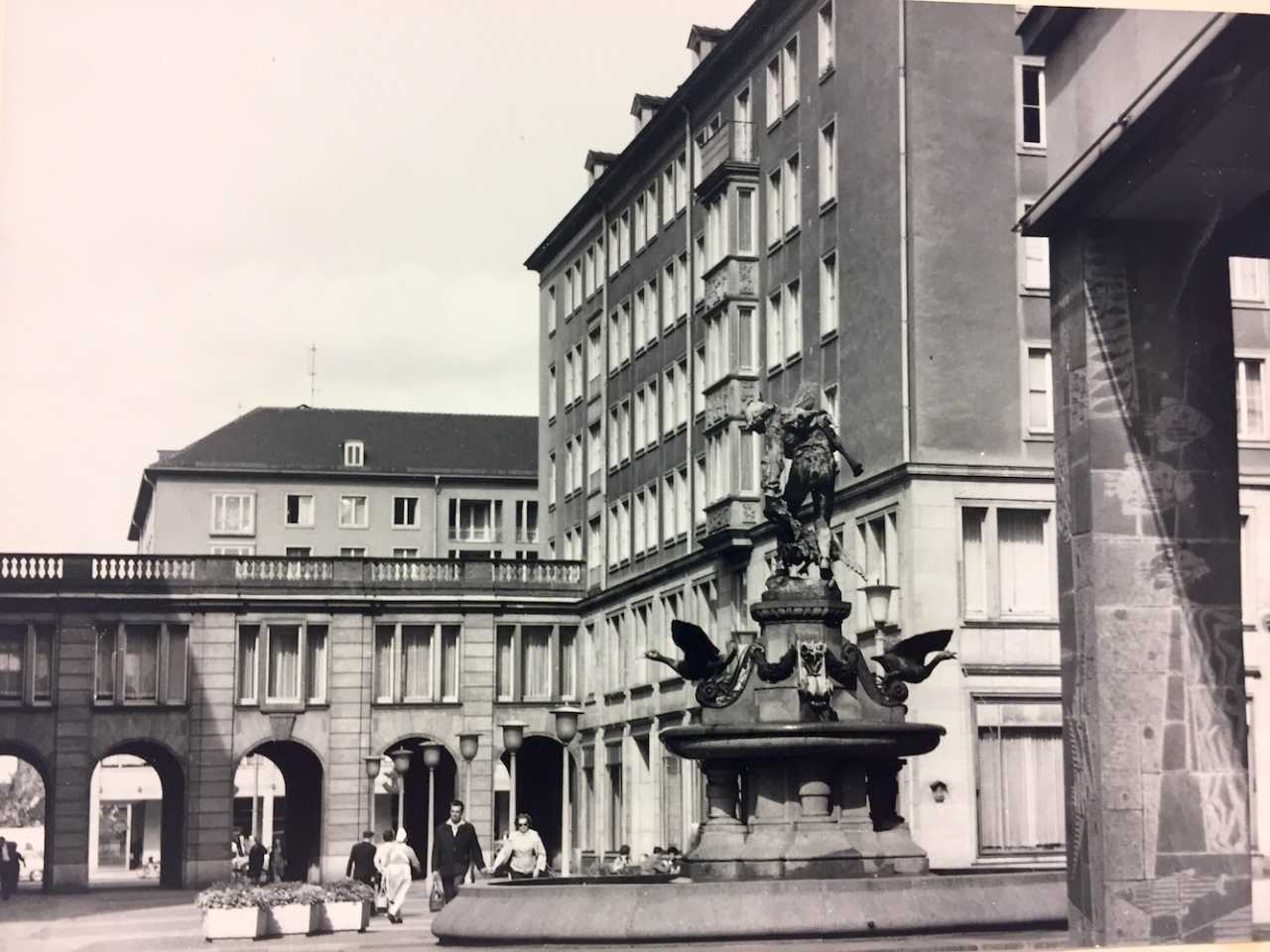 Fotographien Dresden Zwinger, GänsediebBrunnen, Weiße Gasse, Neustädter Elbufer, Schloß