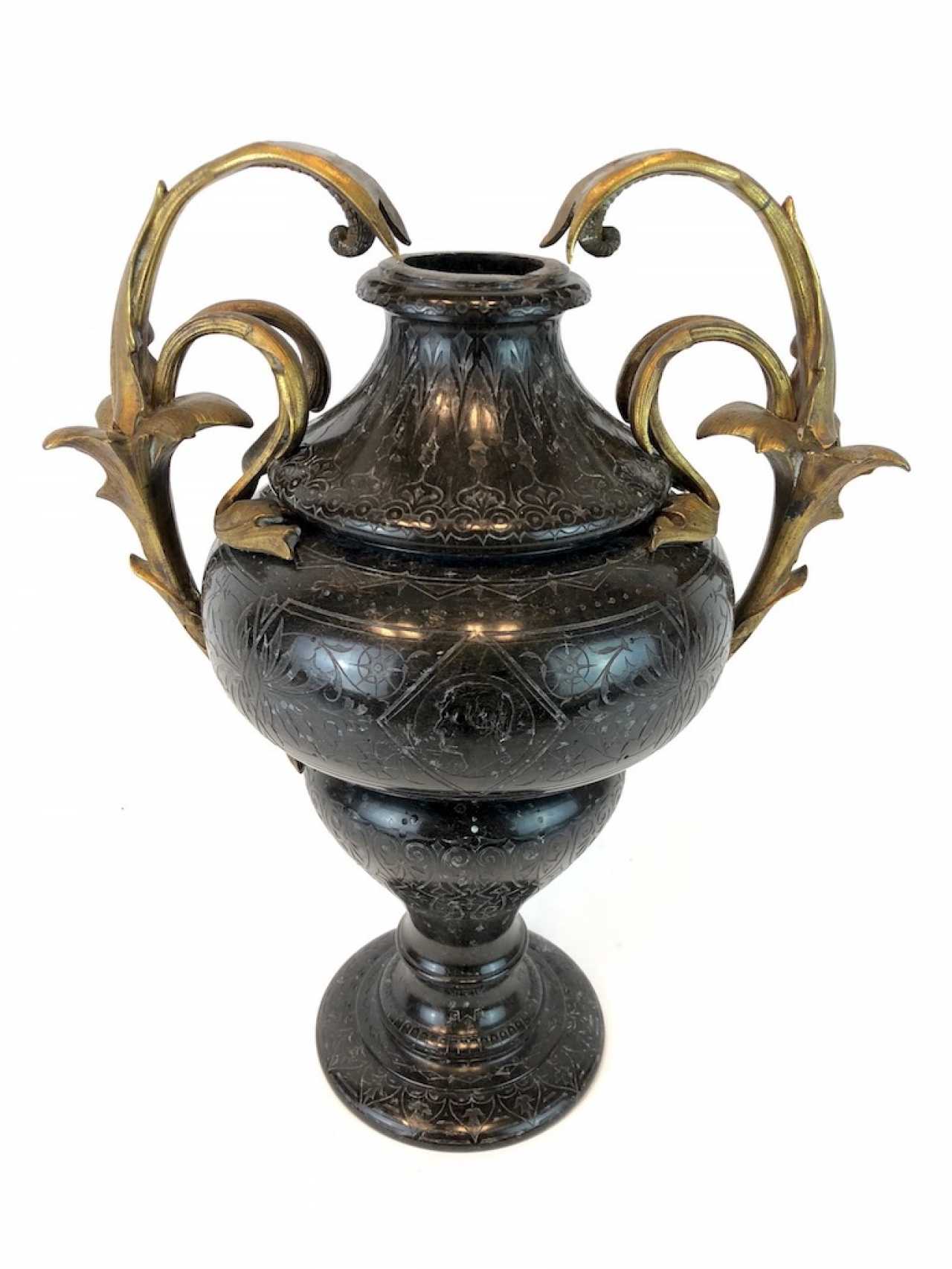 Exceptional large amphora / Vase: serpentine engraved and decorated ...