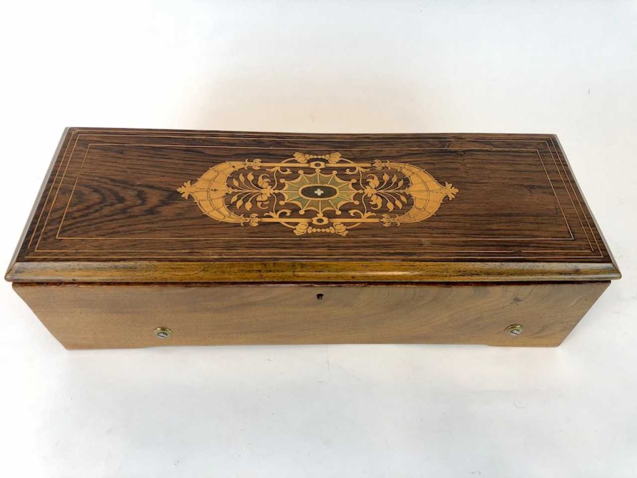 Very large rollersmusic box / music box with six melodies, in the