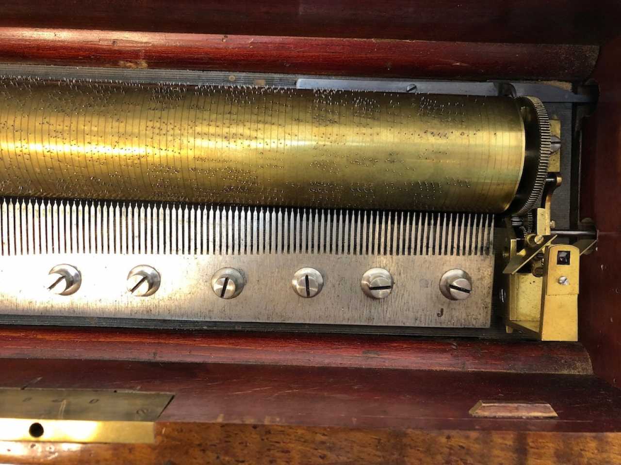 Very large rollersmusic box / music box with six melodies, in the