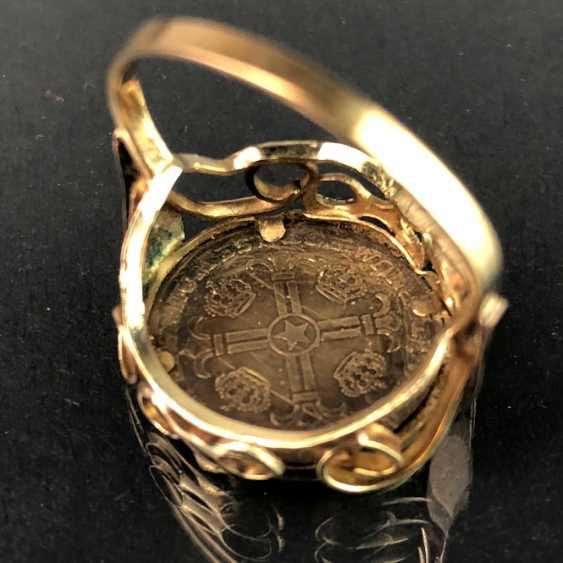 Ladies Ring With Coin Robert F John F Kennedy Version Yellow Gold 333 Buy At Online Auction At Veryimportantlot Com Auction Catalog Art And Antiques Spring Auction 19 From 16 03 19 Photo Price