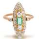Ring: antiker, dekorativer Damenring mit grünem Farbstein und Diamant-Besatz, vermutlich um 1900 - photo 1