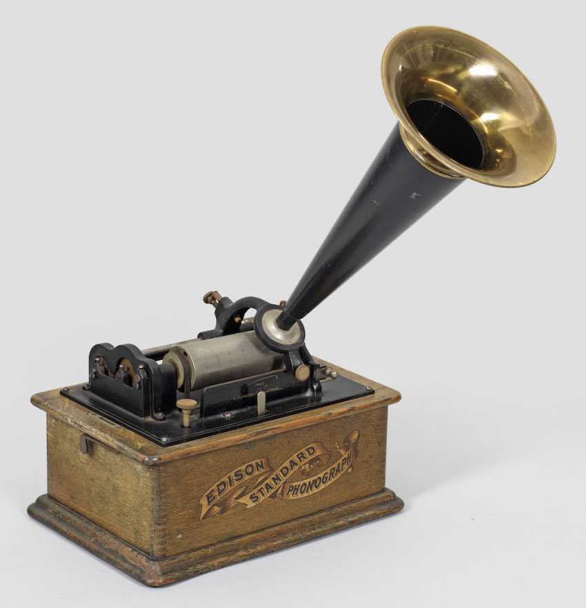 Фонограф звук. Фонограф Эдисона 1877. Фонограф Эдисона 1878.