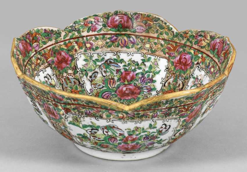 Auction Famille Rose Bowl Buy Online By Veryimportantlot Com Auction Catalog Auction 174 International Art And Antiques From 18 05 2019 Photo Price Auction Lot 2985