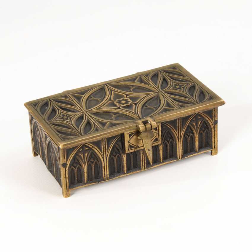 Auction: Bronze casket in the Gothic Gothic Table Lamp (Large) (749) The