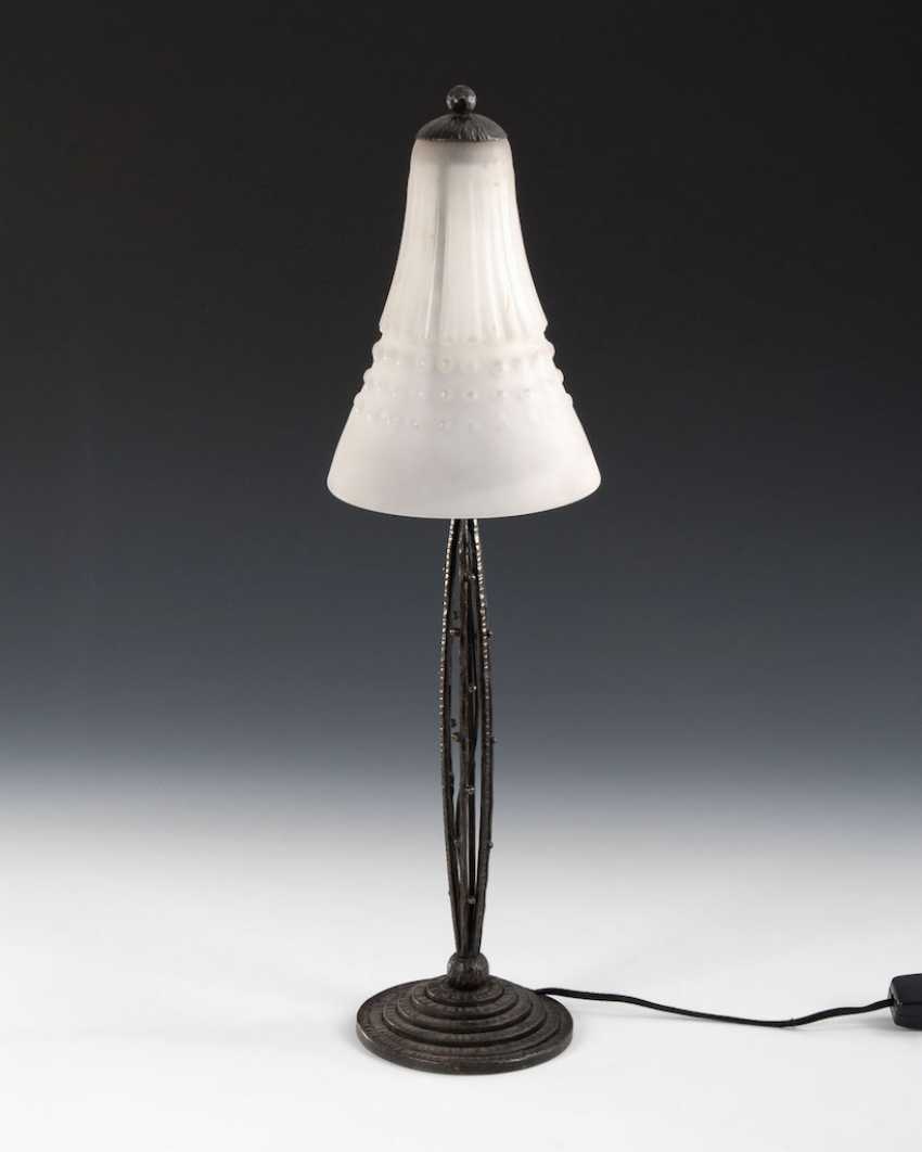 Auction: Slim table lamp MULLER FRÈRES Auction: Slim table lamp MULLER FRÈRES