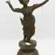 "TANZENDE GÖTTIN", Bronze patiniert, Südasien frühes 20. Jahrhundert - photo 1